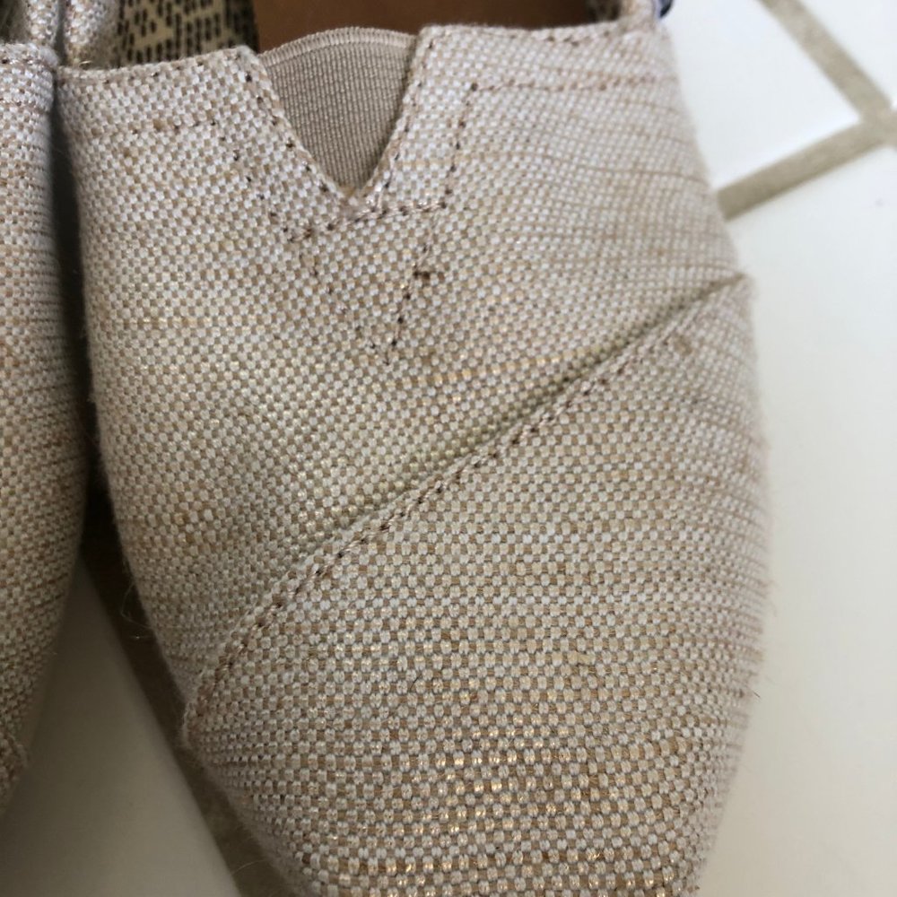 SOLD *** NWOT Tan Shimmery Toms - Picture 2 of 3